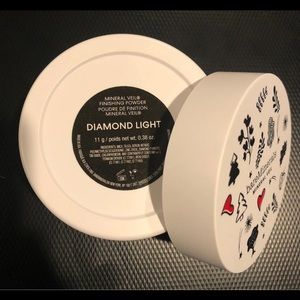 SOLD NWT Bareminerals diamond light mineral veil